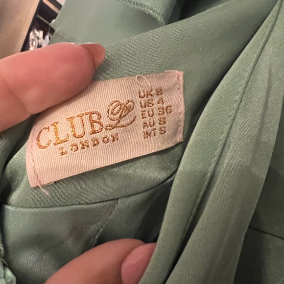 Formal dress - Picture 4 of 6